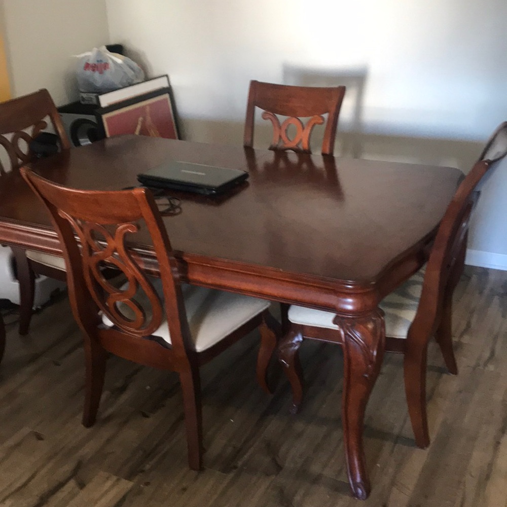 Dinning room table